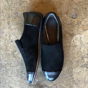 Tsubo black shoes New Ravyn Cap Toe Suede Loafer 5.5